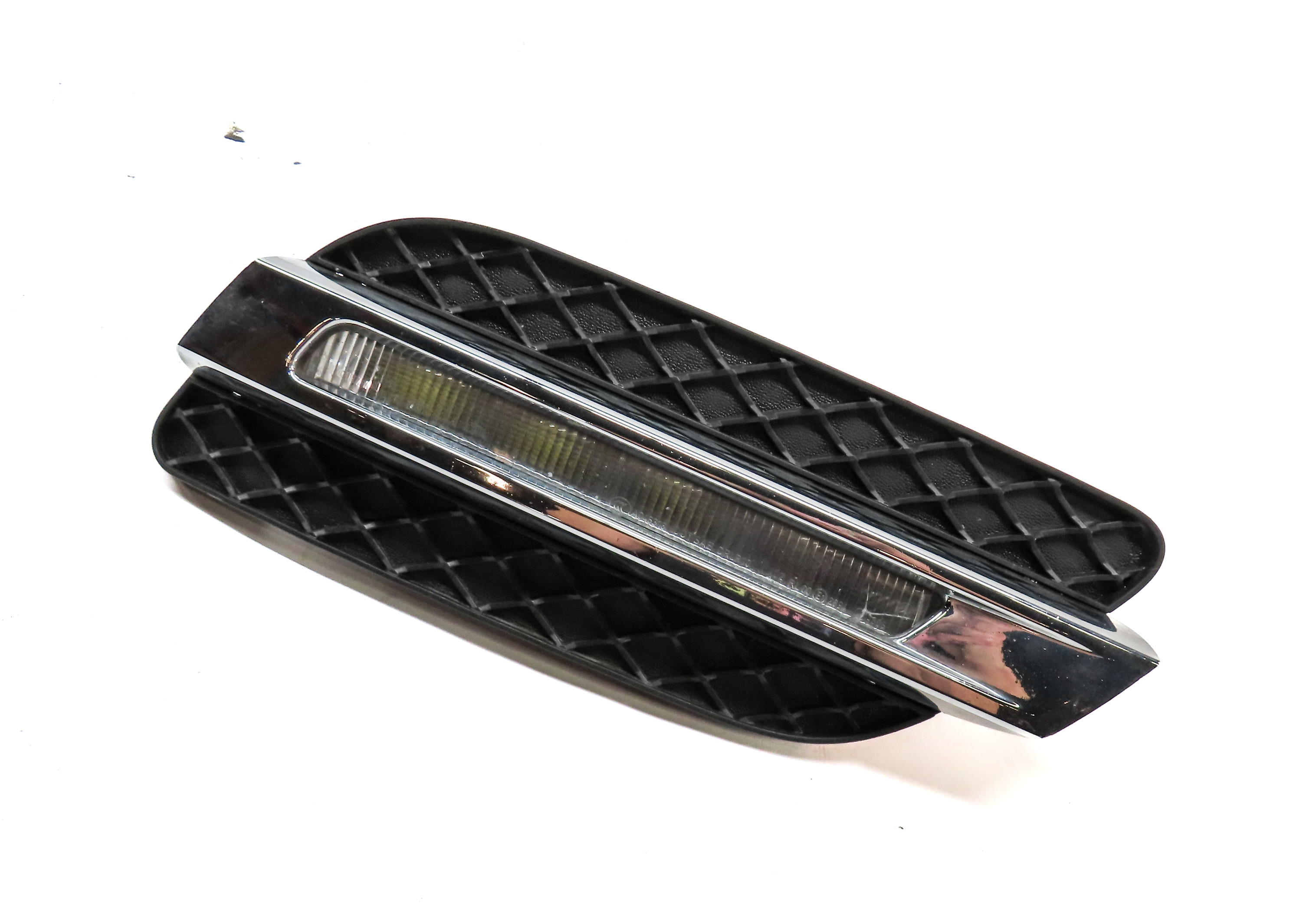 13 MERCEDES ML350 (W166) FRONT RIGHT PASSENGER LOWER BUMPER FOGLIGHT GRILLE END — exact item pictured